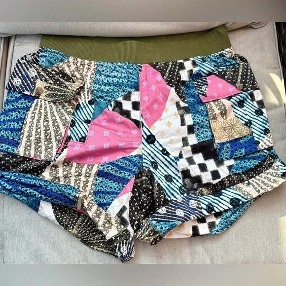 NWOT Free People Movement - patterned cargo shorts - size large - Picture 1 of 8